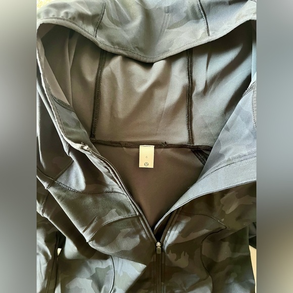 Lululemon Mist Over Windbreaker Camo - Picture 6 of 6